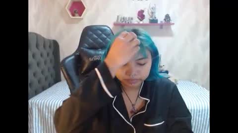 Lara online show from 10/26/25, 05:52