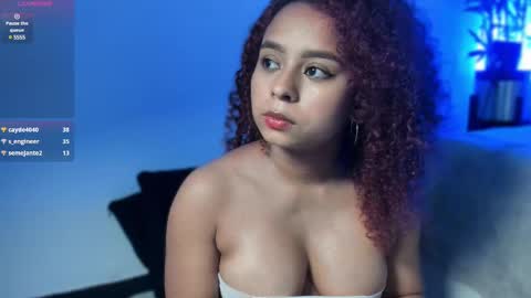 Snapshot of lara_jones_ chatting on 02/26/25, 10:04 Lara online show from 02/26/25, 10:04