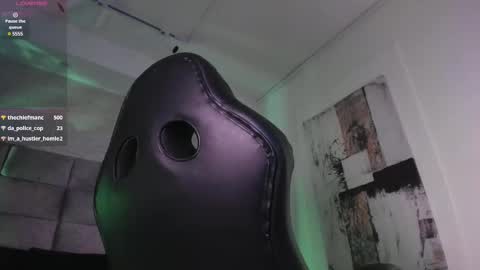 Snapshot of lara_jones_ chatting on 03/03/25, 06:59 Lara online show from 03/03/25, 06:59