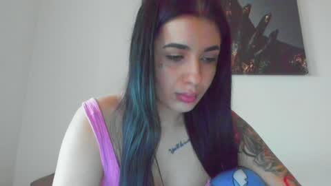 Snapshot of lara_squirtx chatting on 01/25/25, 02:14 Lara online show from 01/25/25, 02:14