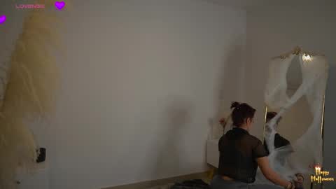 Lara  online show from 10/11/25, 02:33