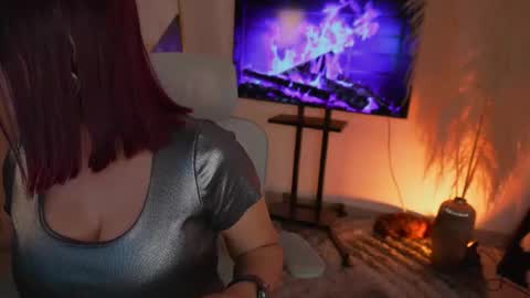 Lara  online show from 11/09/25, 04:33