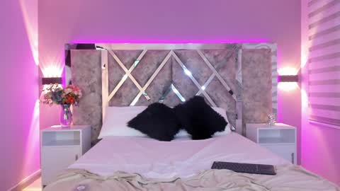 Snapshot of larabrook chatting on 12/23/24, 07:52 Lara online show from 12/23/24, 07:52