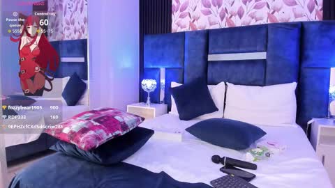 Snapshot of larabrook chatting on 10/17/25, 12:58 Lara online show from 10/17/25, 12:58