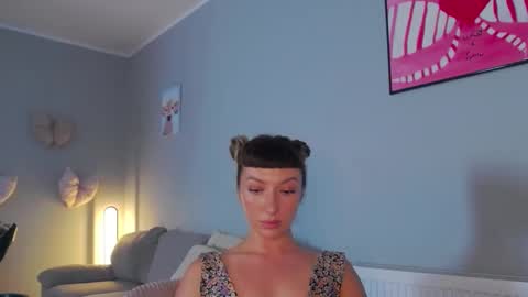 LaraKanes online show from 09/24/25, 11:02