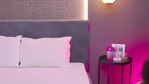 LaraKent online show from 01/25/25, 09:04