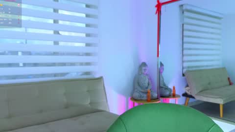 Snapshot of laralane_ chatting on 01/31/25, 11:24 Lara online show from 01/31/25, 11:24