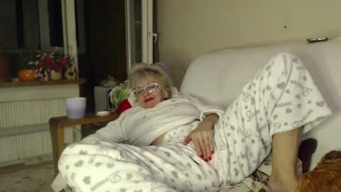 laralhotr online show from 03/08/25, 11:07