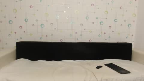 Snapshot of larataylorrr chatting on 02/24/25, 10:48 larataylorrr online show from 02/24/25, 10:48