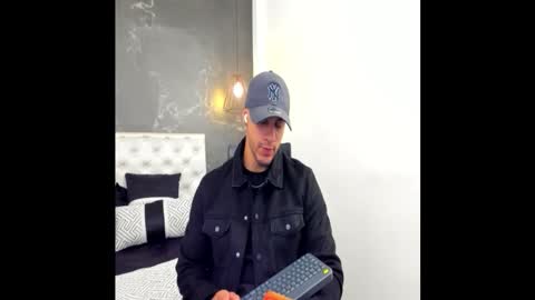 andrew online show from 11/09/25, 01:09