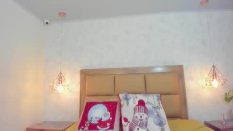 Snapshot of larsonmia chatting on 12/16/24, 03:54 MIA online show from 12/16/24, 03:54