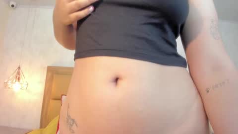 Snapshot of larsonmia chatting on 12/17/24, 03:28 MIA online show from 12/17/24, 03:28