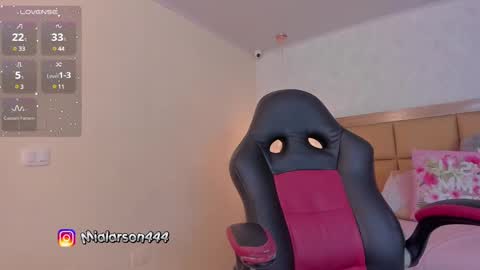 Snapshot of larsonmia chatting on 01/31/25, 12:29 MIA online show from 01/31/25, 12:29