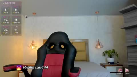 Snapshot of larsonmia chatting on 02/08/25, 12:17 MIA online show from 02/08/25, 12:17