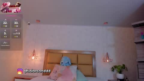 Snapshot of larsonmia chatting on 02/11/25, 11:54 MIA online show from 02/11/25, 11:54