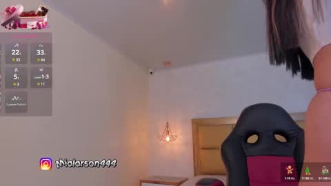 Snapshot of larsonmia chatting on 02/13/25, 12:11 MIA online show from 02/13/25, 12:11