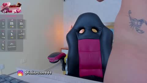 Snapshot of larsonmia chatting on 02/19/25, 12:11 MIA online show from 02/19/25, 12:11