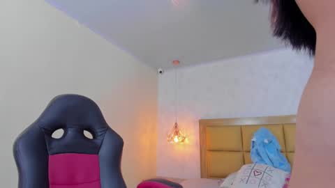 Snapshot of larsonmia chatting on 03/03/25, 12:05 MIA online show from 03/03/25, 12:05