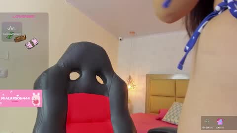 Snapshot of larsonmia chatting on 09/17/25, 12:18 MIA online show from 09/17/25, 12:18