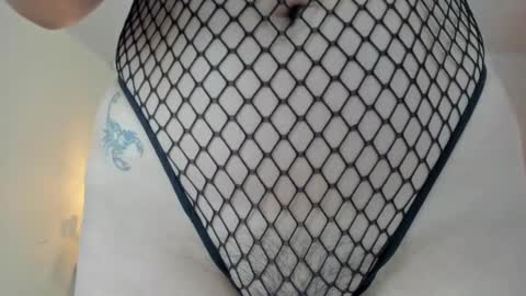 Snapshot of larsonmia chatting on 10/02/25, 12:12 MIA online show from 10/02/25, 12:12