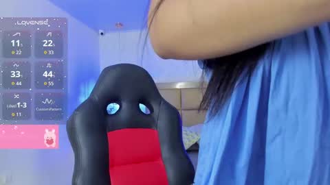 Snapshot of larsonmia chatting on 10/03/25, 12:13 MIA online show from 10/03/25, 12:13