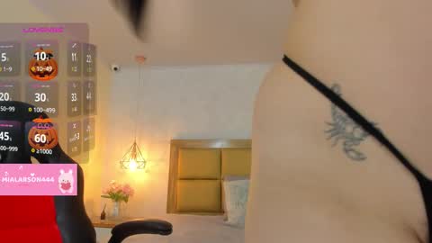 Snapshot of larsonmia chatting on 10/15/25, 12:27 MIA online show from 10/15/25, 12:27