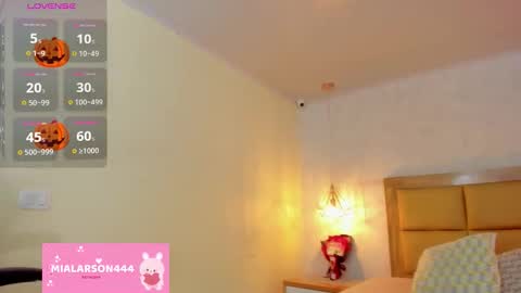 Snapshot of larsonmia chatting on 10/28/25, 12:30 MIA online show from 10/28/25, 12:30