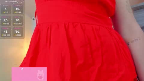 Snapshot of larsonmia chatting on 11/12/25, 12:38 MIA online show from 11/12/25, 12:38