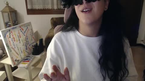 Snapshot of lasolitaauri chatting on 03/01/25, 10:42 Auri online show from 03/01/25, 10:42