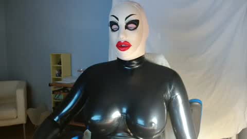 Snapshot of latex_doll_iris chatting on 02/25/25, 09:46 Latex Doll Iris online show from 02/25/25, 09:46