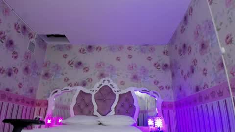 Snapshot of latin_ashley_ chatting on 02/13/25, 05:48 Valeria online show from 02/13/25, 05:48