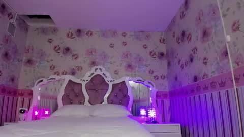 Snapshot of latin_ashley_ chatting on 02/16/25, 08:54 Valeria online show from 02/16/25, 08:54