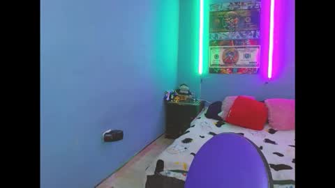 Snapshot of latin_boysxxx_ chatting on 10/12/25, 02:43 latin_boysxxx_ online show from 10/12/25, 02:43