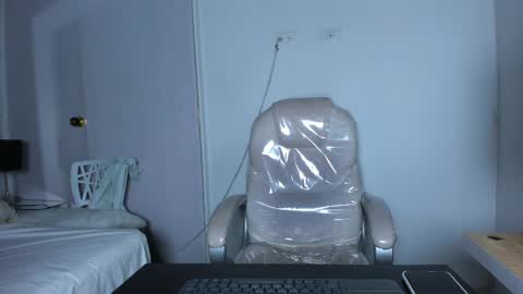 Snapshot of latin_couple20y chatting on 02/17/25, 01:04 Johana y Santiago online show from 02/17/25, 01:04