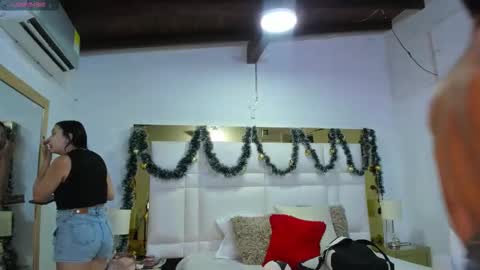 Snapshot of latin_couple20y chatting on 11/18/25, 08:02 Johana y Santiago online show from 11/18/25, 08:02