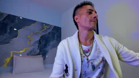 crissex  online show from 10/18/25, 12:06