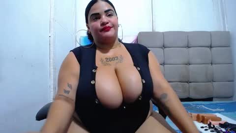 latina_bigboos12 online show from 09/26/25, 04:27