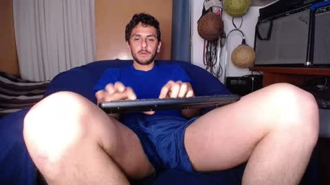 Snapshot of latincurious0 chatting on 09/30/25, 03:00 Juanito online show from 09/30/25, 03:00