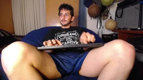 Snapshot of latincurious0 chatting on 10/09/25, 01:58 Juanito online show from 10/09/25, 01:58