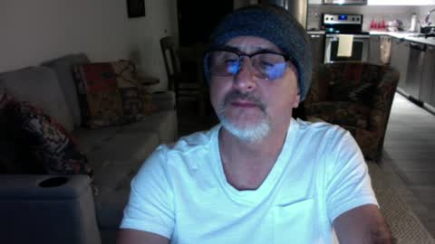 Snapshot of latinnous chatting on 12/19/24, 04:23 QS - INDEPENDENT MODEL online show from 12/19/24, 04:23