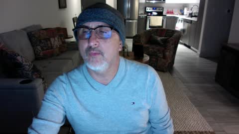 Snapshot of latinnous chatting on 01/17/25, 05:11 QS - INDEPENDENT MODEL online show from 01/17/25, 05:11