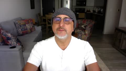 Snapshot of latinnous chatting on 01/19/25, 06:21 QS - INDEPENDENT MODEL online show from 01/19/25, 06:21