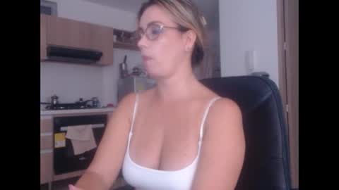 Snapshot of latinpaprika chatting on 02/17/25, 12:43 latinpaprika online show from 02/17/25, 12:43