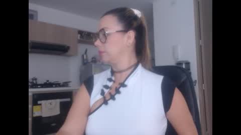 Snapshot of latinpaprika chatting on 02/19/25, 10:56 latinpaprika online show from 02/19/25, 10:56