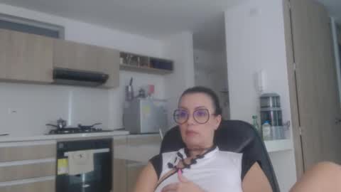Snapshot of latinpaprika chatting on 02/19/25, 02:01 latinpaprika online show from 02/19/25, 02:01