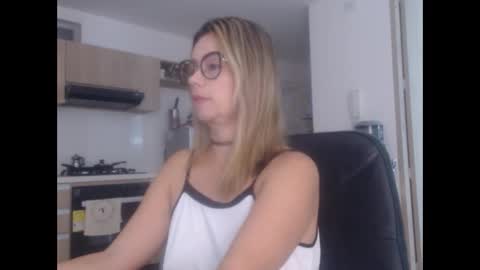 Snapshot of latinpaprika chatting on 02/20/25, 12:04 latinpaprika online show from 02/20/25, 12:04