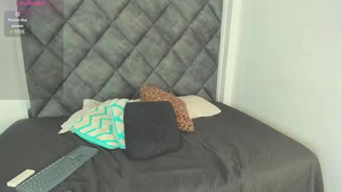 Snapshot of latrellx7 chatting on 12/19/24, 11:39 LEANDRO online show from 12/19/24, 11:39