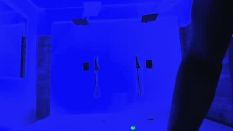 Snapshot of latrellx7 chatting on 12/28/24, 12:03 LEANDRO online show from 12/28/24, 12:03