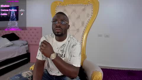 Snapshot of latrellx7 chatting on 01/02/25, 11:52 LEANDRO online show from 01/02/25, 11:52