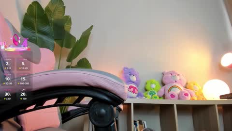 laukyubey1 online show from 10/17/25, 08:33